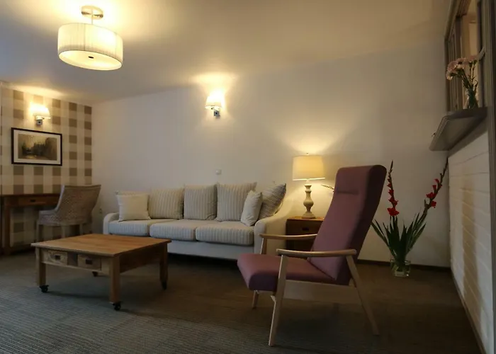 Czarli منزل للإقامة مينززدرويه